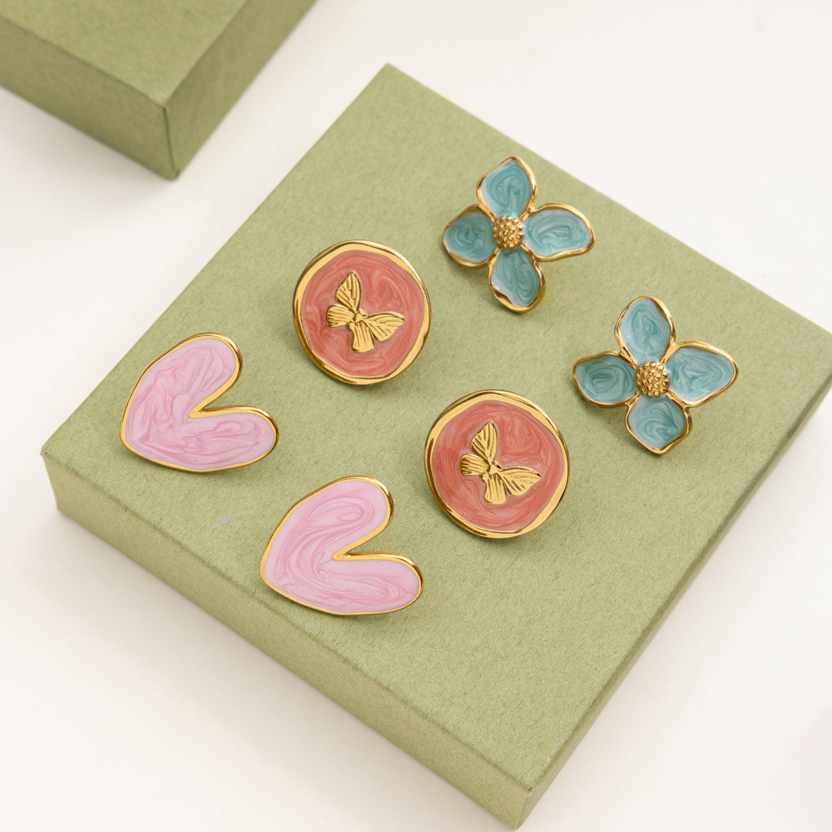 Zarcillo Elegante Flor Azul Borde Dorado | Dorado