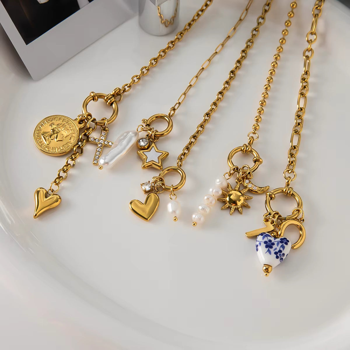 Collar 3 Dijes - Herradura, 7 y Corazón Cerámica | Dorado